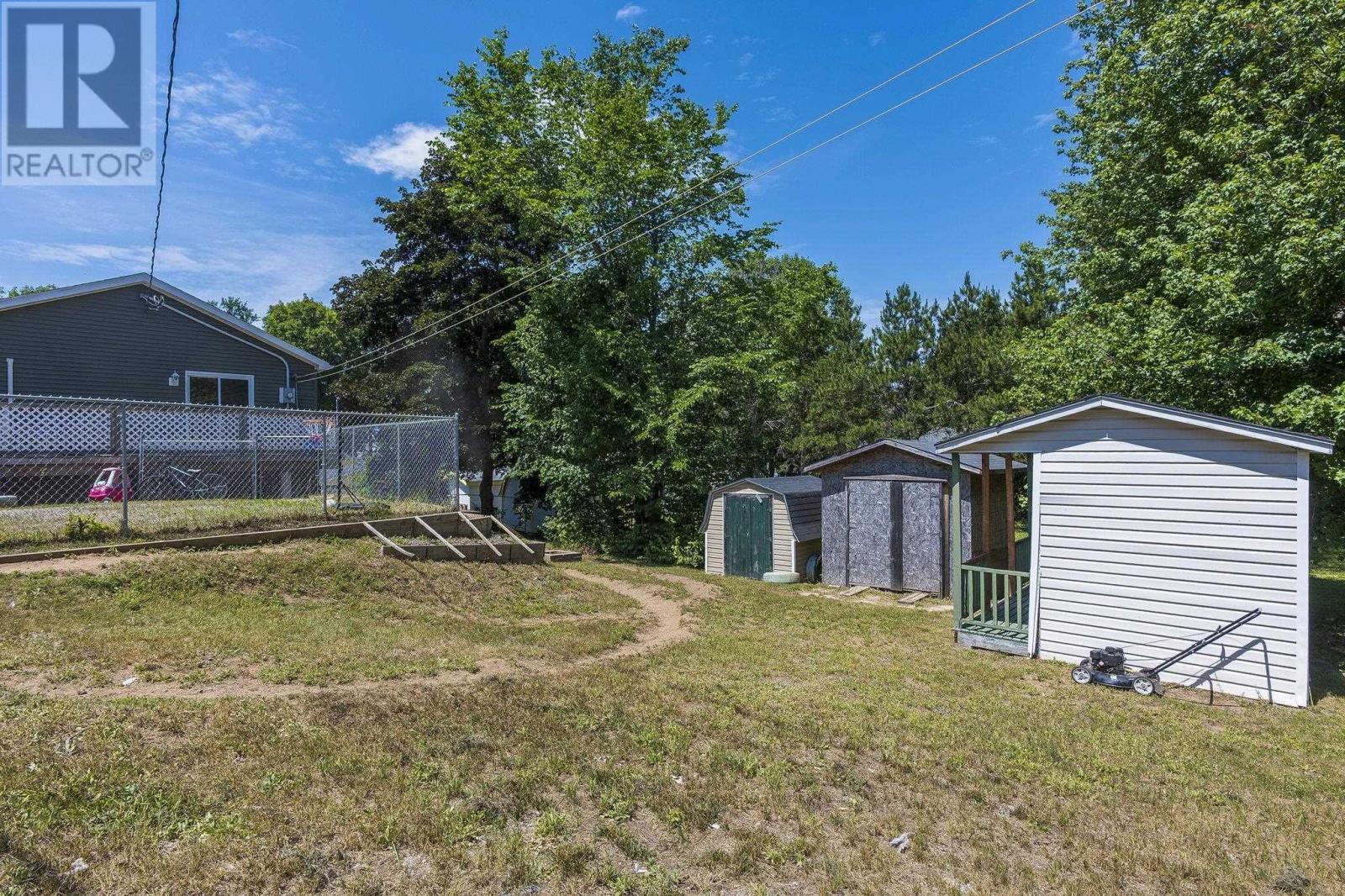 601 Hillcrest Avenue - 5