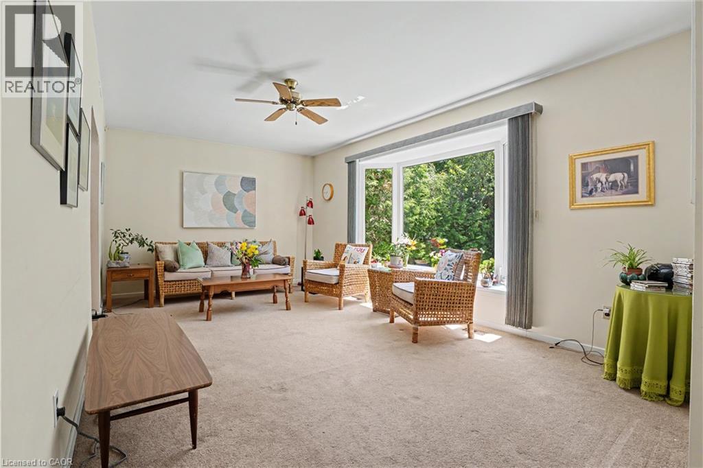 2068 WELLINGTON Avenue - 10