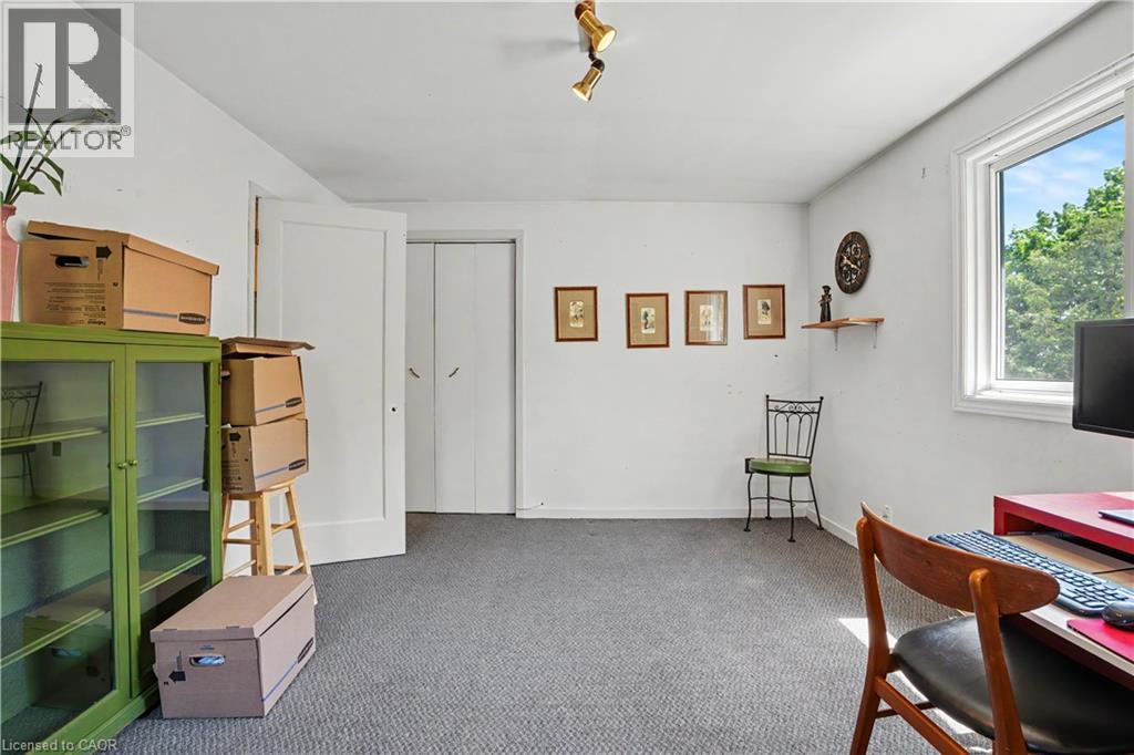 2068 WELLINGTON Avenue - 24