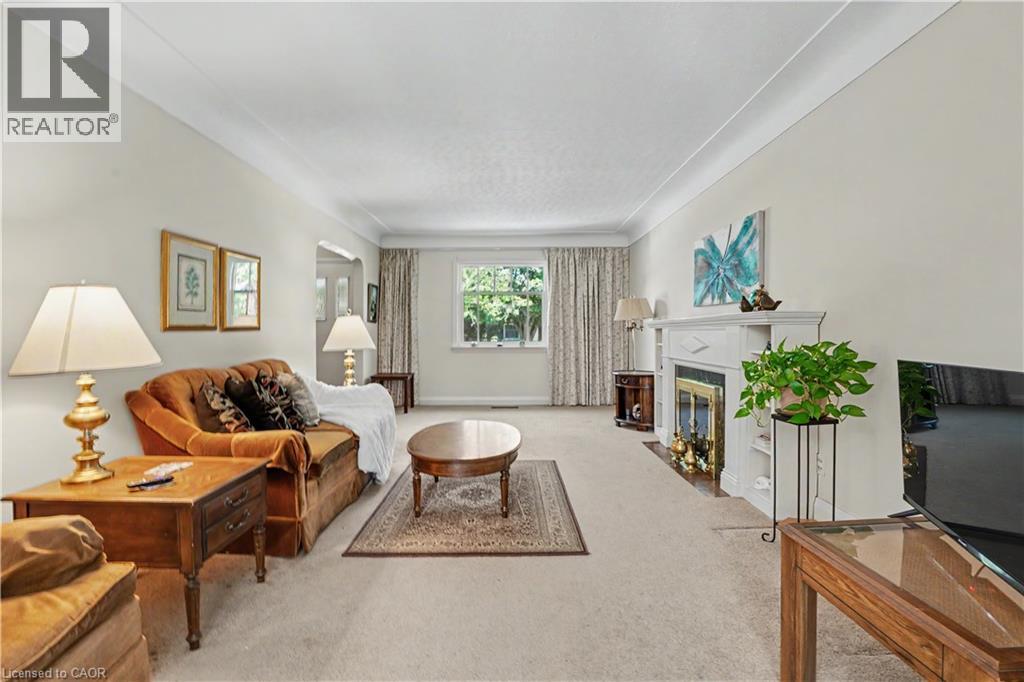 2068 WELLINGTON Avenue - 9