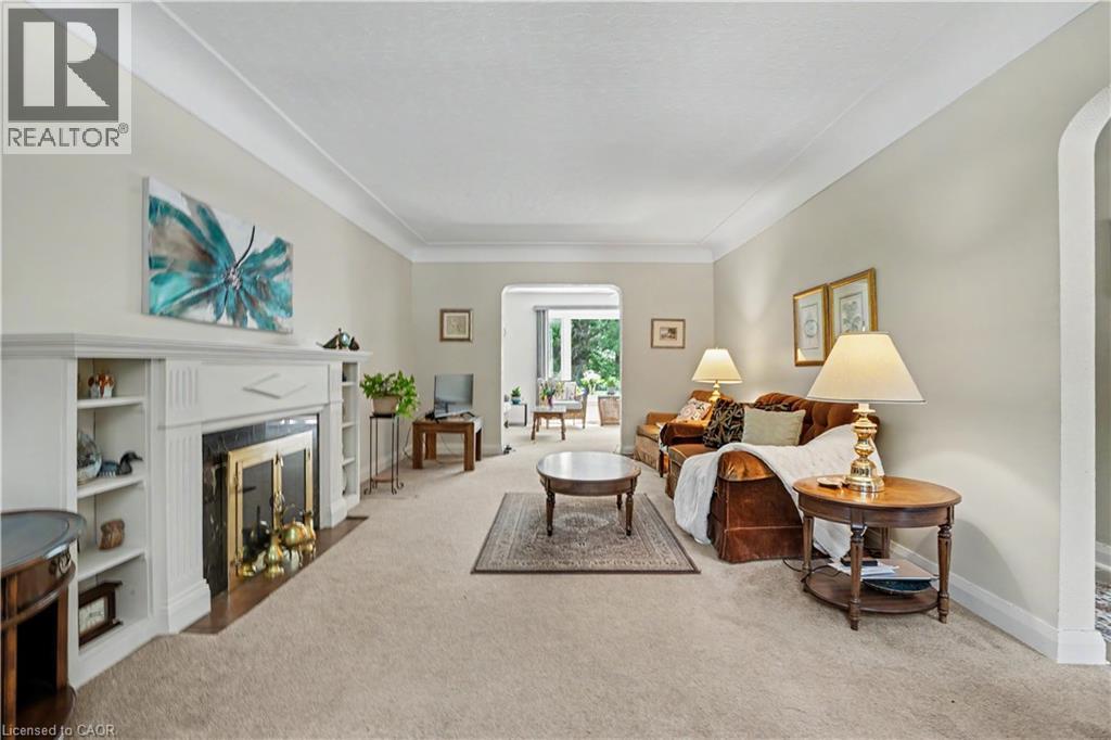 2068 WELLINGTON Avenue - 8