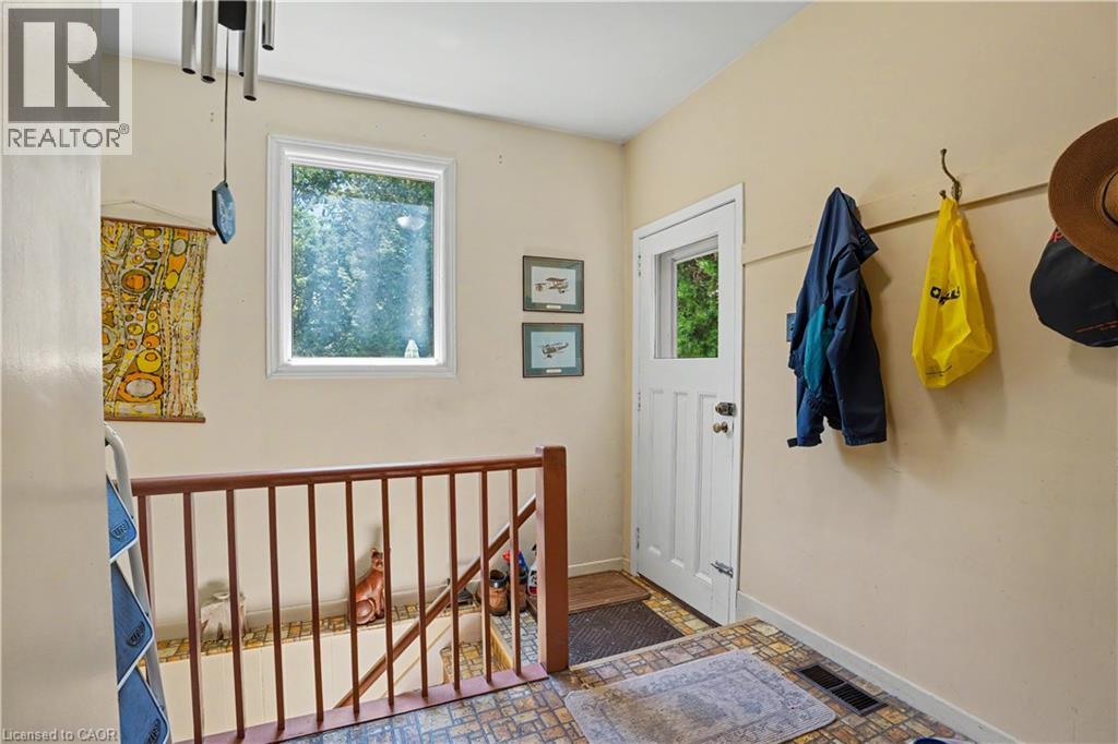 2068 WELLINGTON Avenue - 18