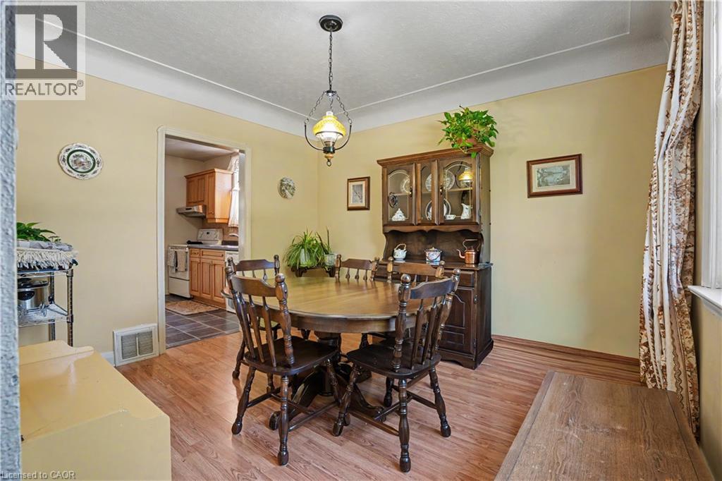 2068 WELLINGTON Avenue - 13