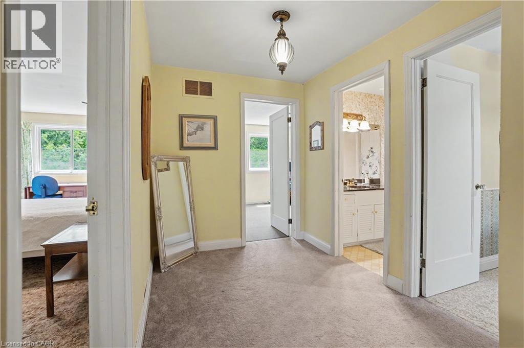 2068 WELLINGTON Avenue - 23