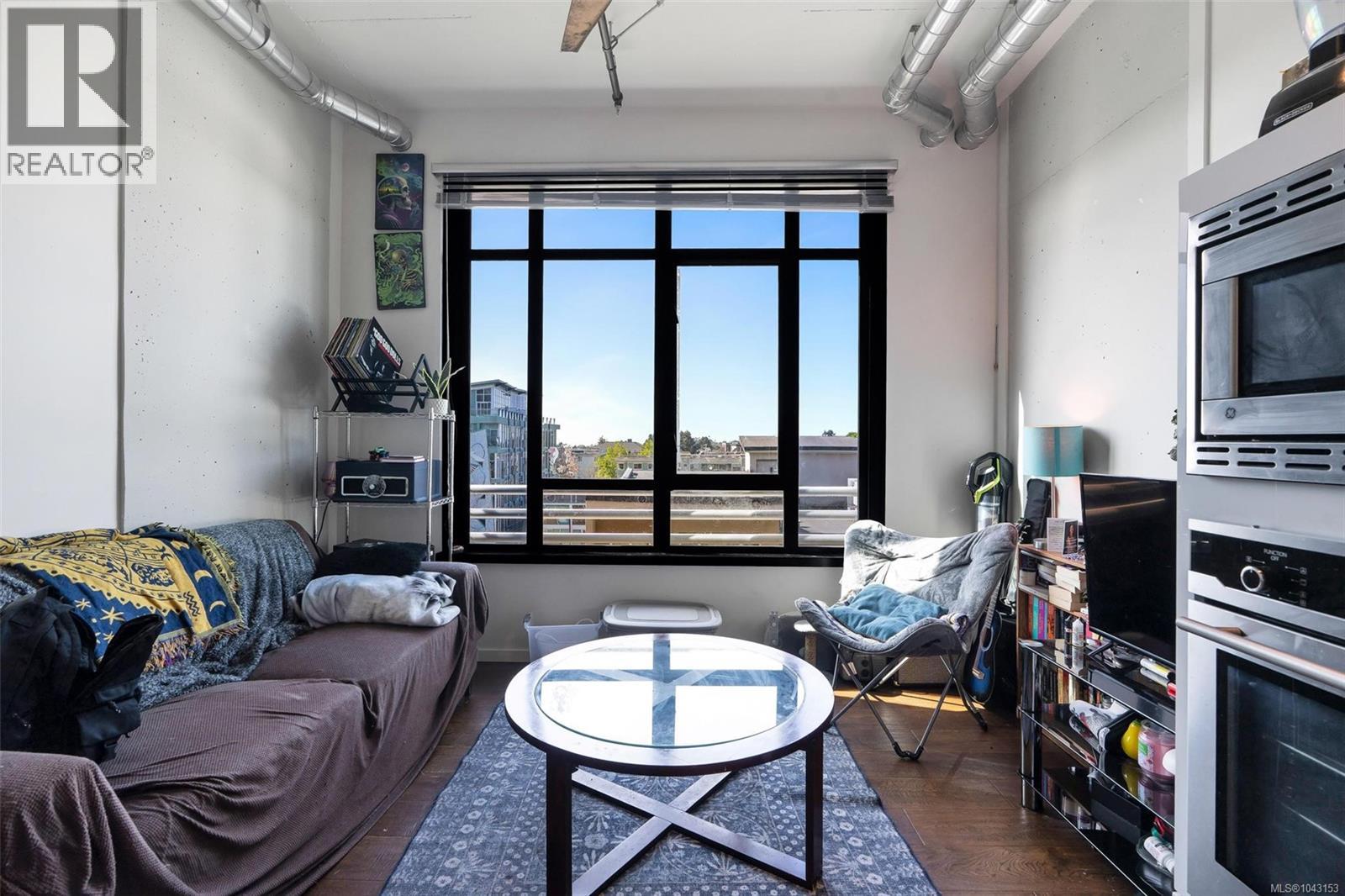 #610 1029 View St - 3
