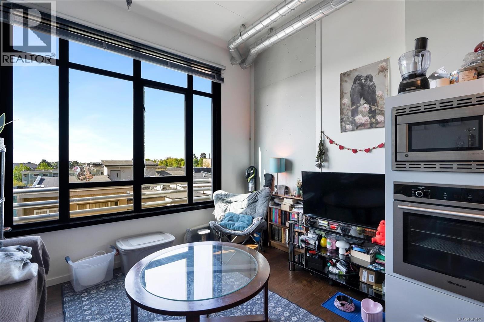 #610 1029 View St - 4