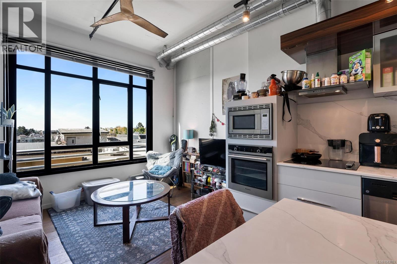 #610 1029 View St - 9