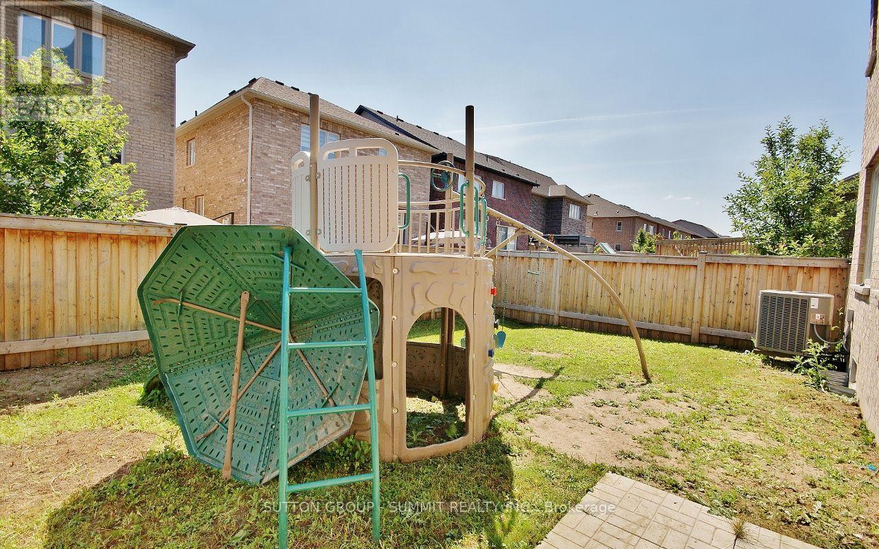 174 STEVENSON CRESCENT - 43