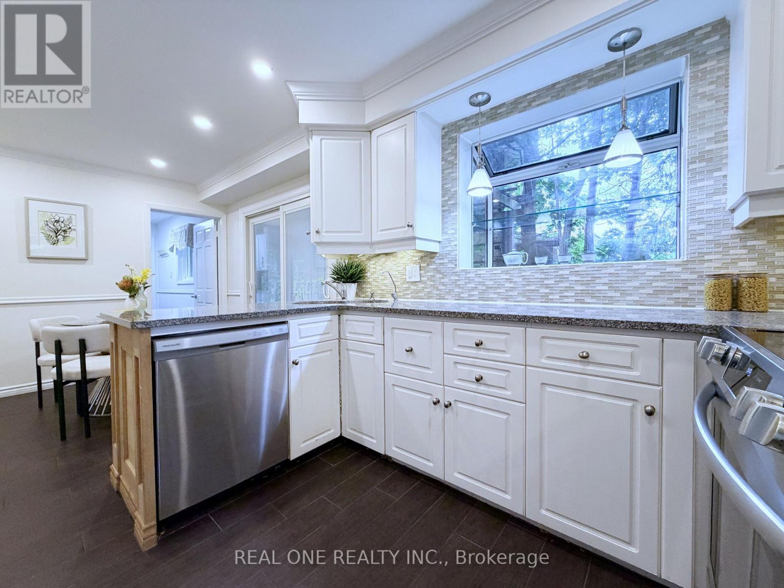 1585 CROMBIE ROAD - Image 18