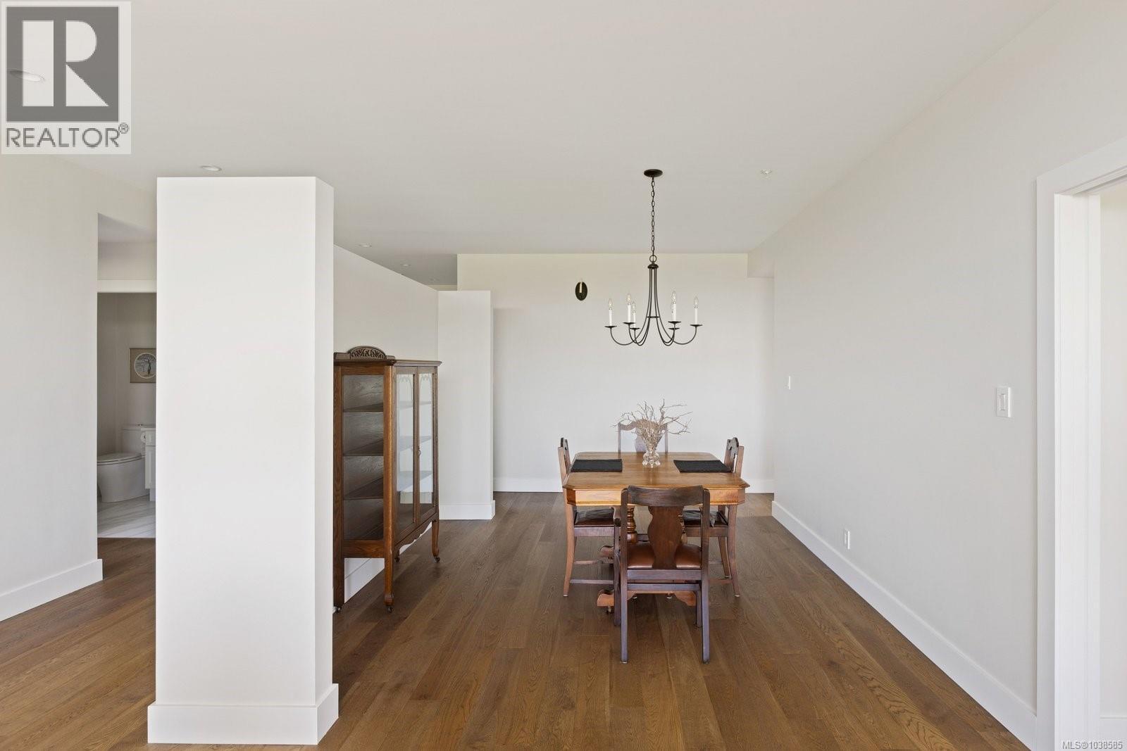 #304 5327 Cordova Bay Rd - 13