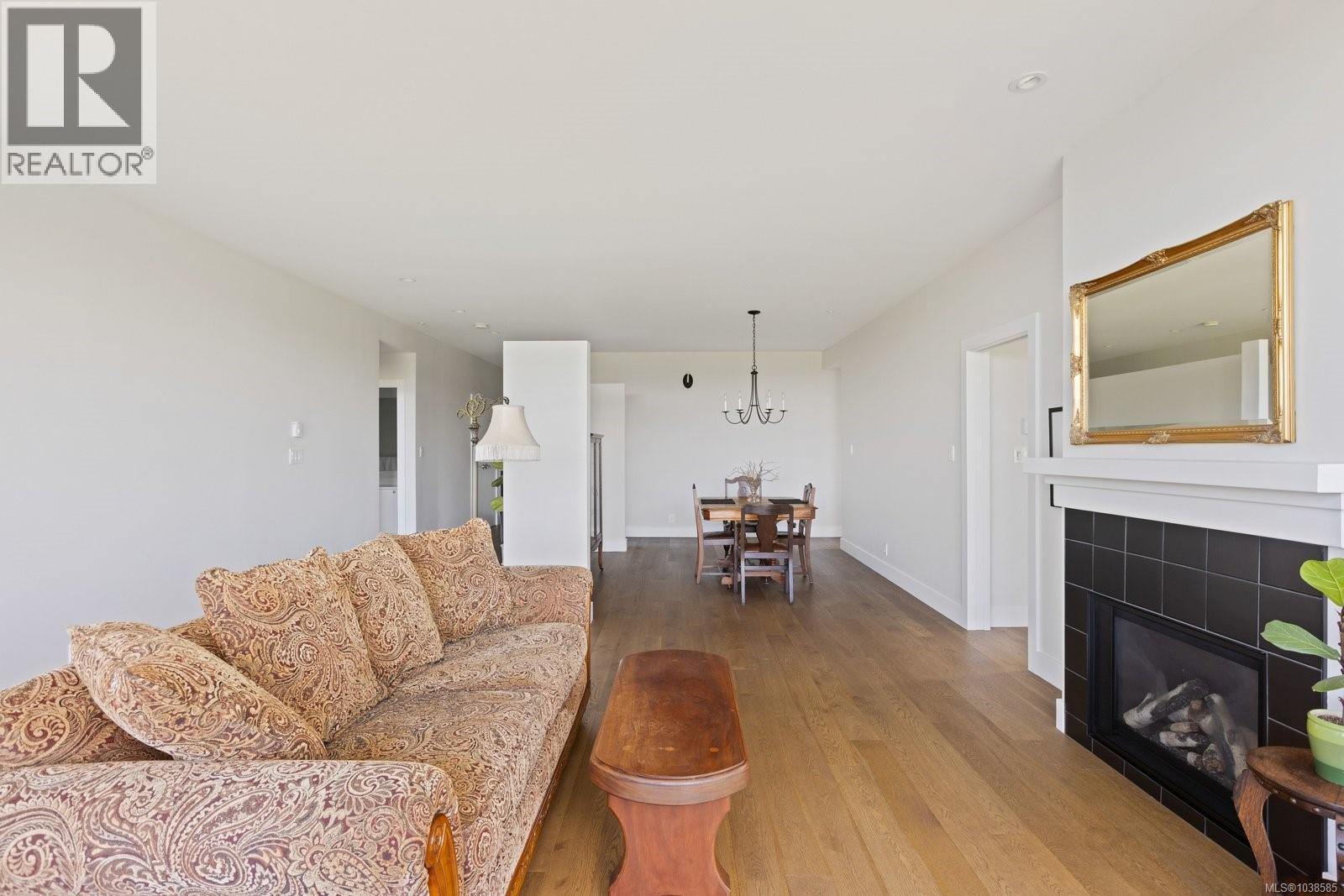 #304 5327 Cordova Bay Rd - 14