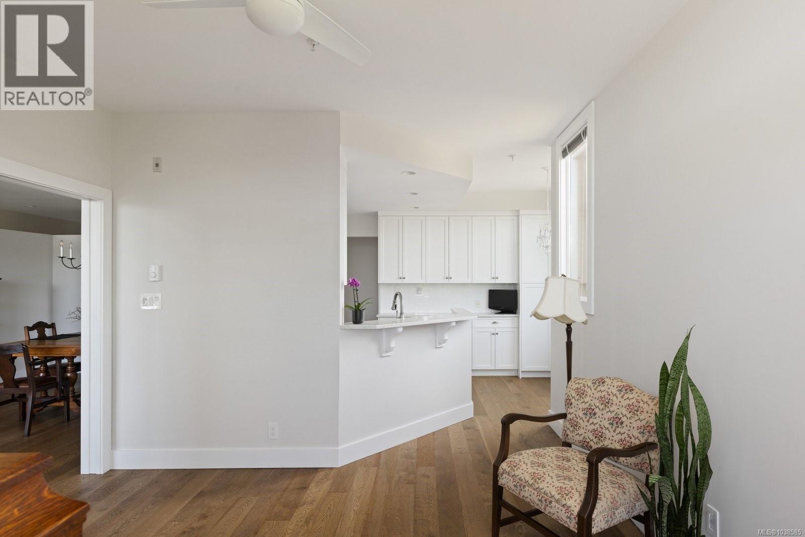 #304 5327 Cordova Bay Rd - 15