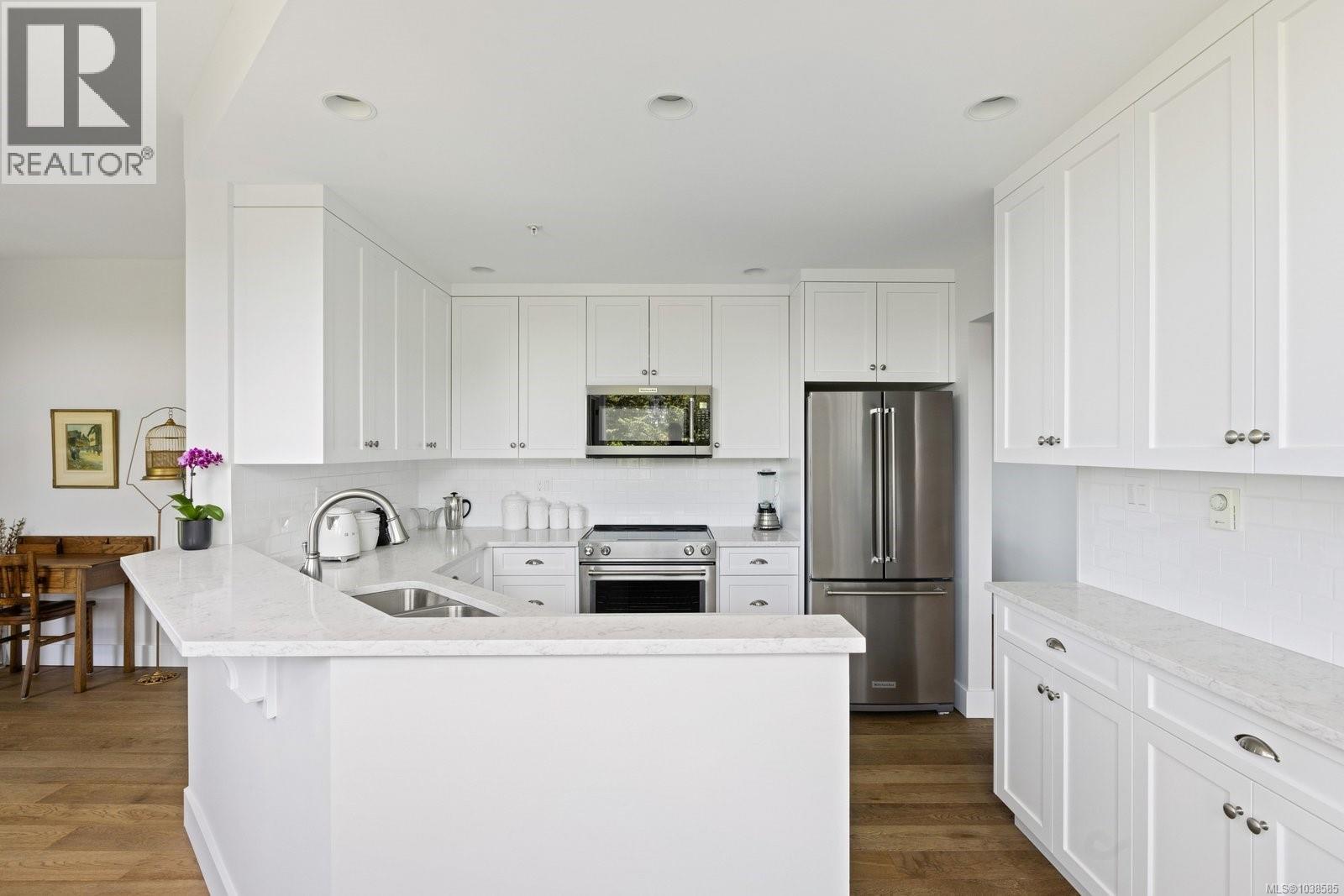 #304 5327 Cordova Bay Rd - 17