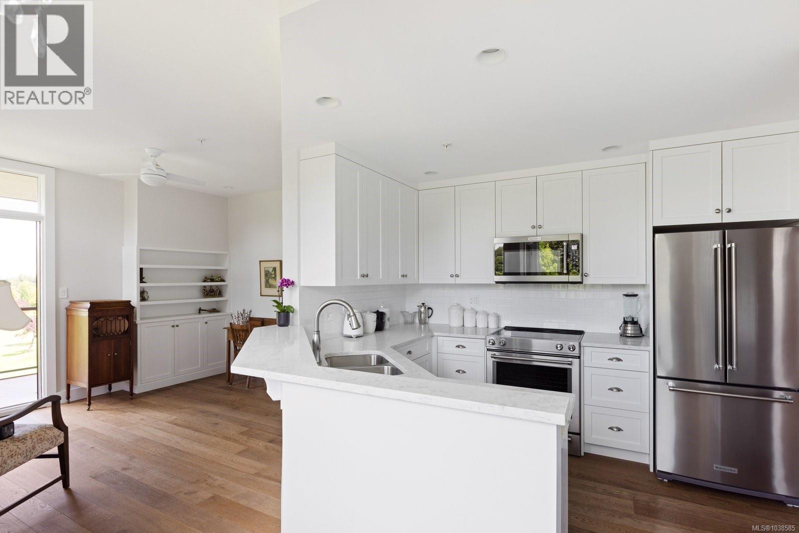#304 5327 Cordova Bay Rd - 22