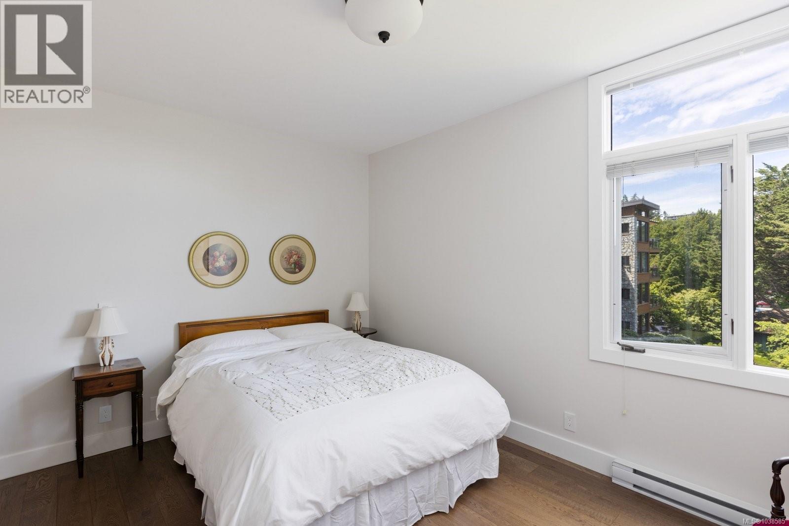 #304 5327 Cordova Bay Rd - 24