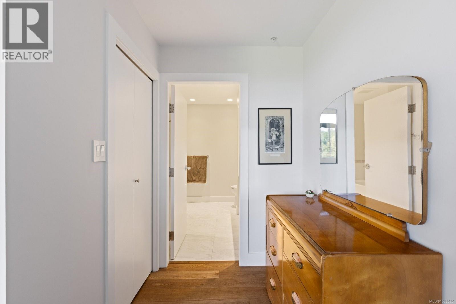 #304 5327 Cordova Bay Rd - 25