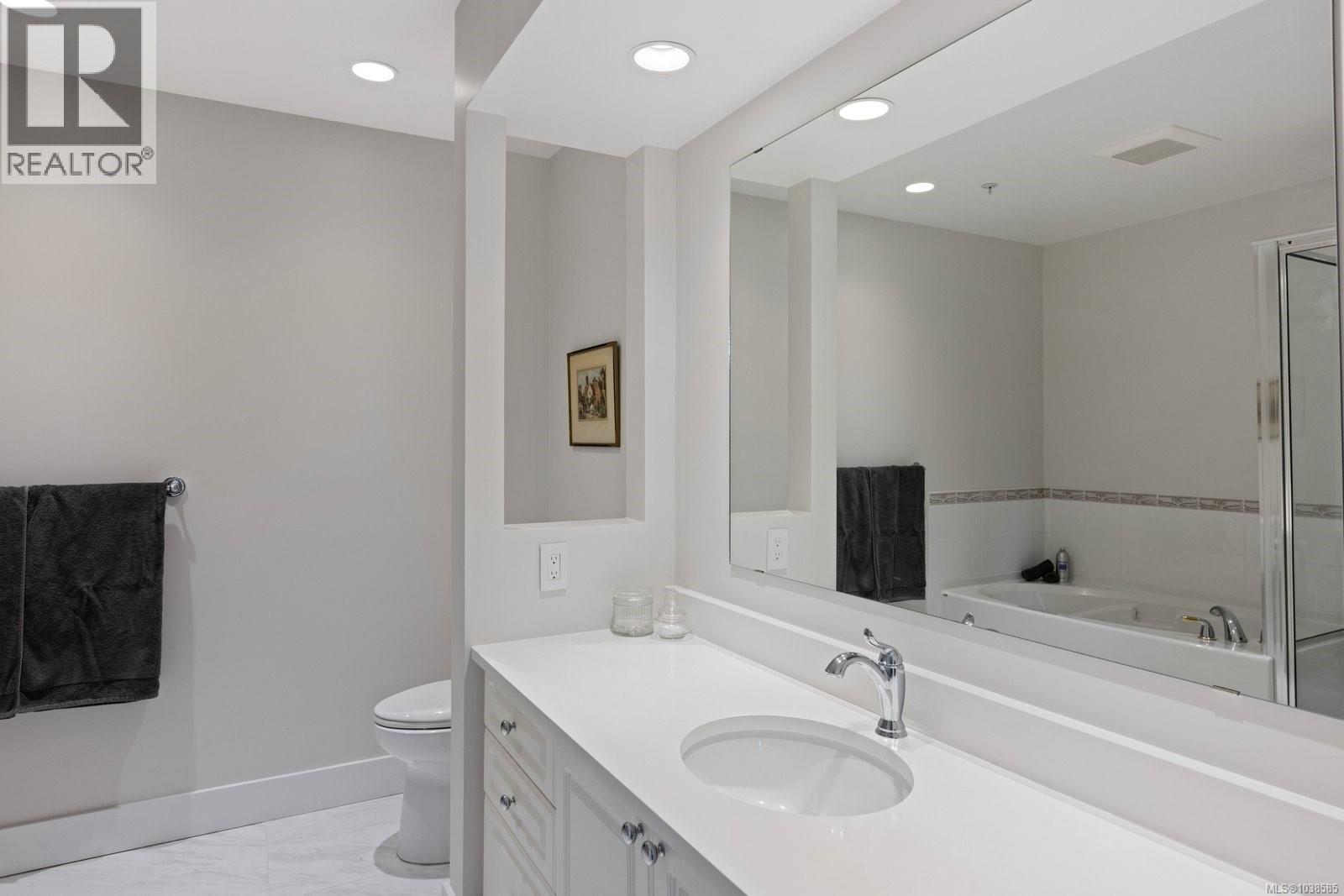 #304 5327 Cordova Bay Rd - 26