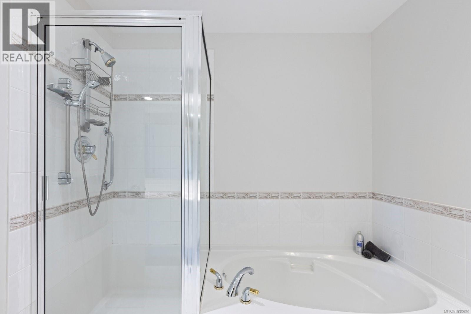 #304 5327 Cordova Bay Rd - 27