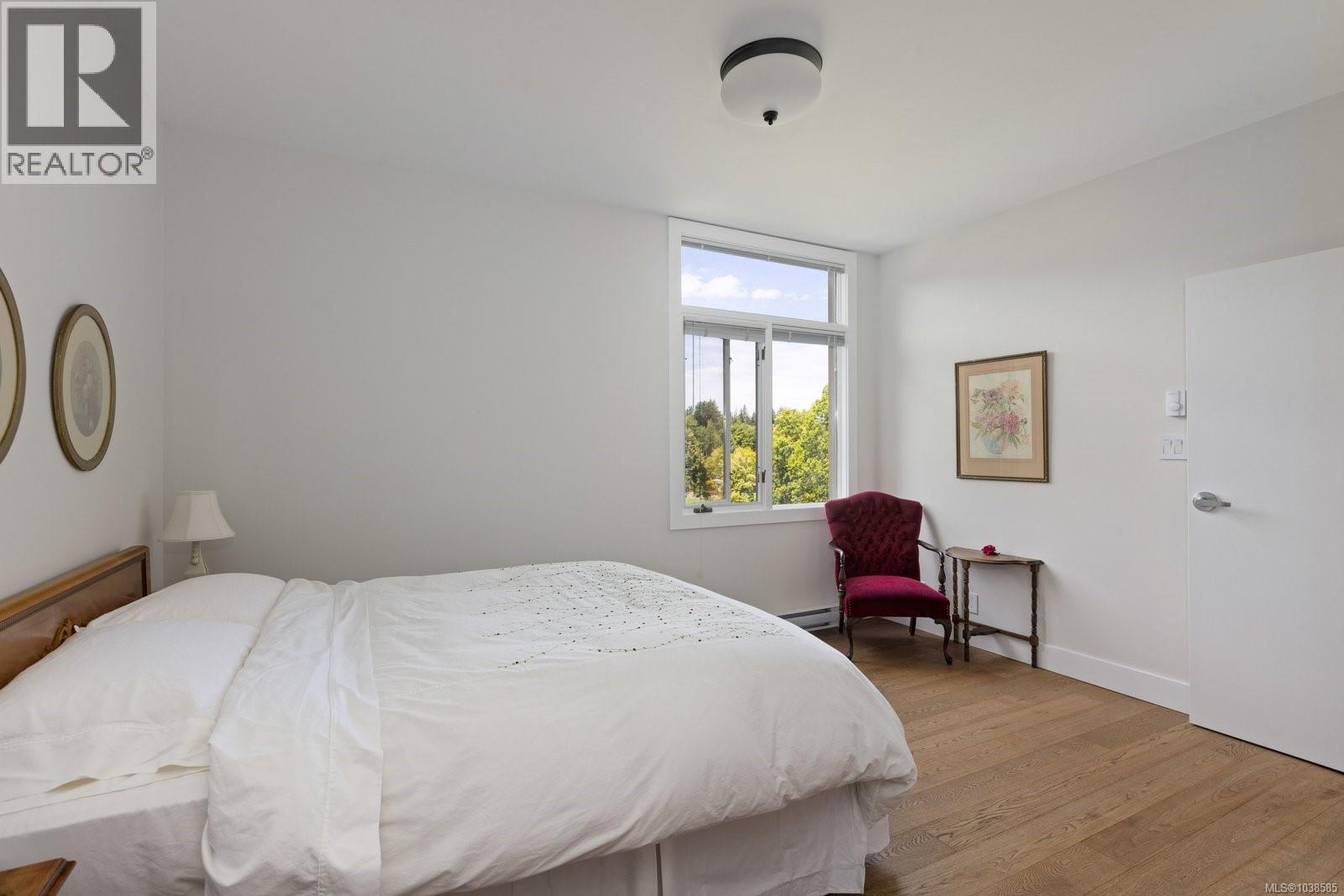 #304 5327 Cordova Bay Rd - 28