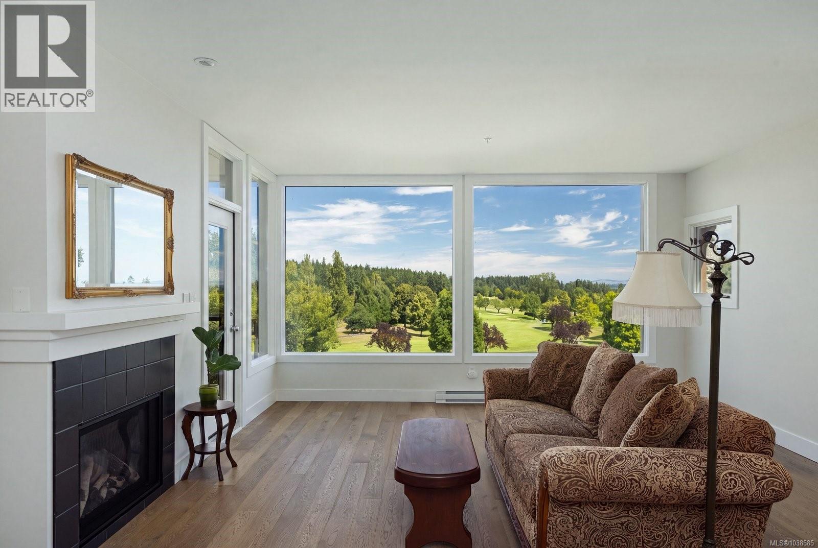 #304 5327 Cordova Bay Rd - 3