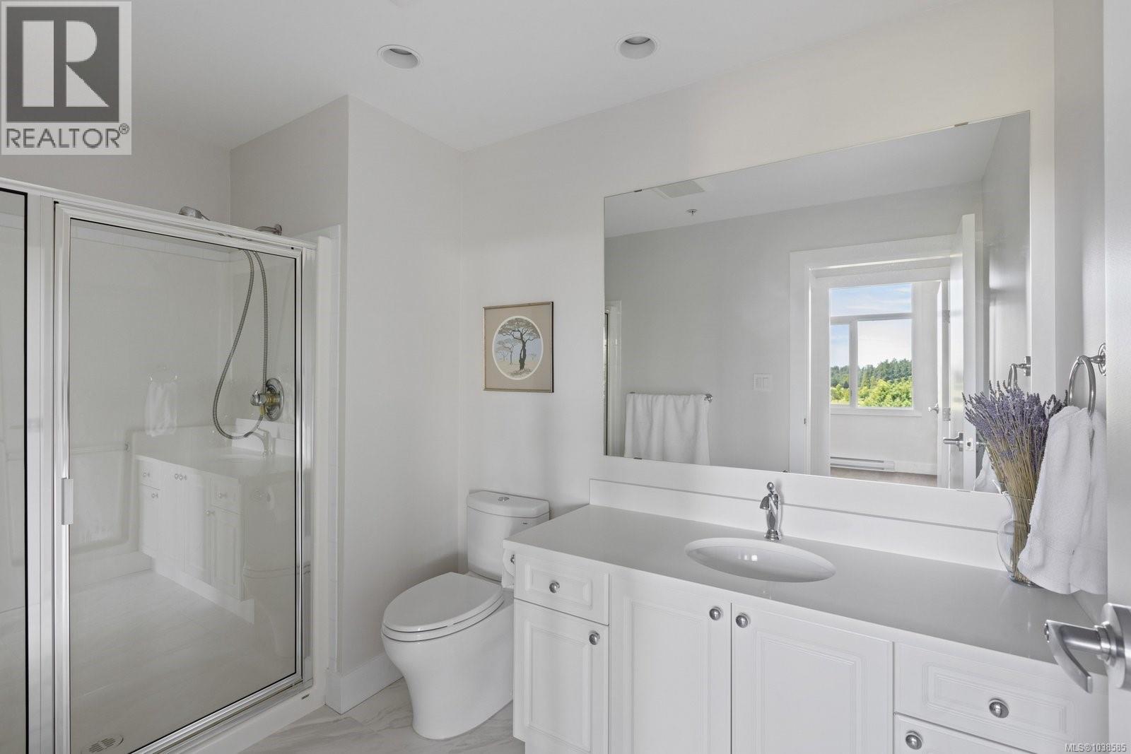 #304 5327 Cordova Bay Rd - 32