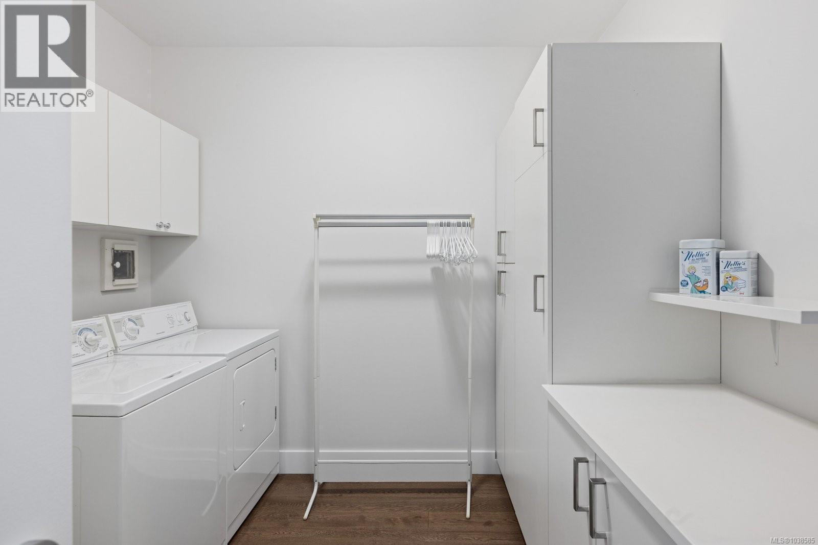 #304 5327 Cordova Bay Rd - 33