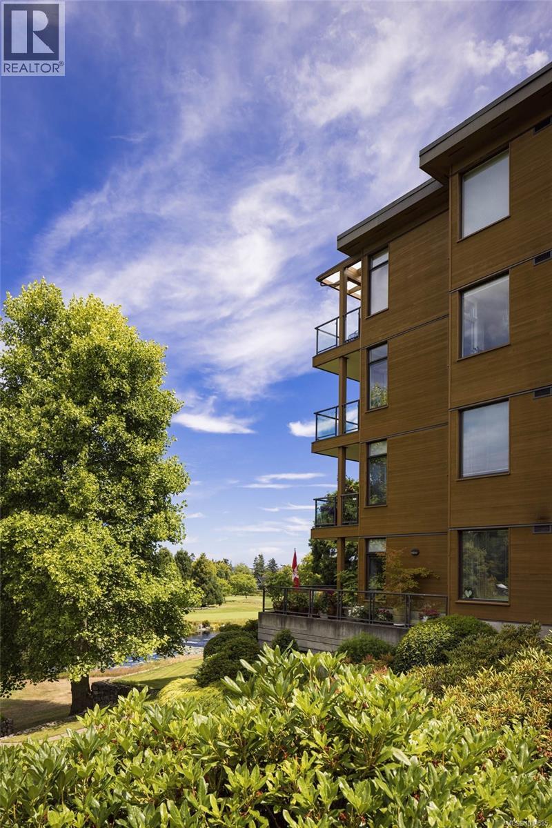#304 5327 Cordova Bay Rd - 39