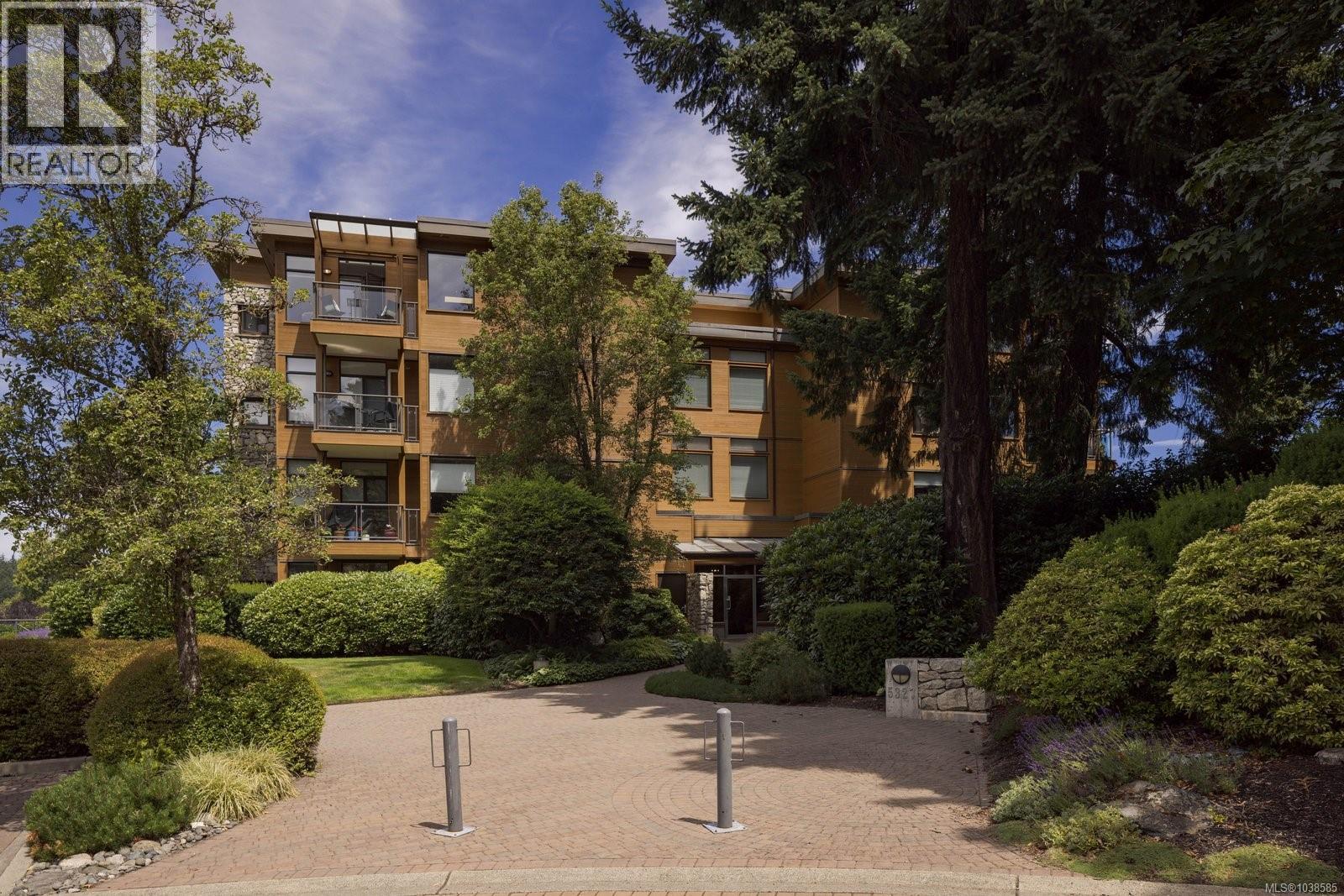 #304 5327 Cordova Bay Rd - 40