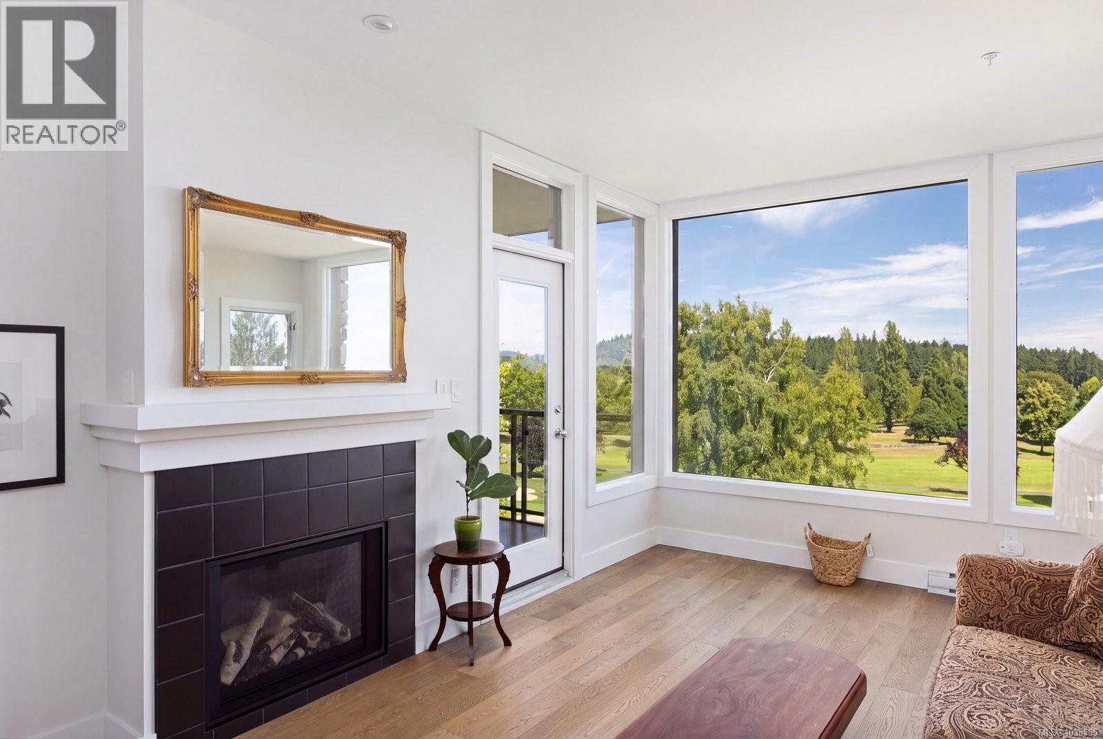 #304 5327 Cordova Bay Rd - 5