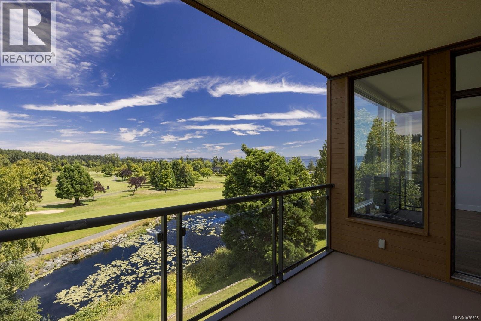 #304 5327 Cordova Bay Rd - 9