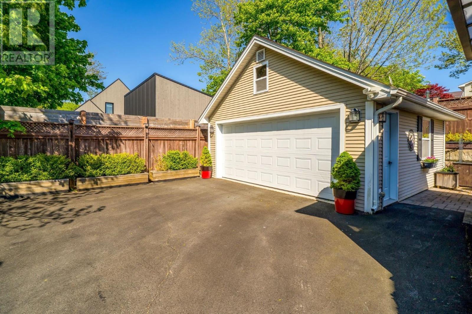 8 Eaton Avenue - 35
