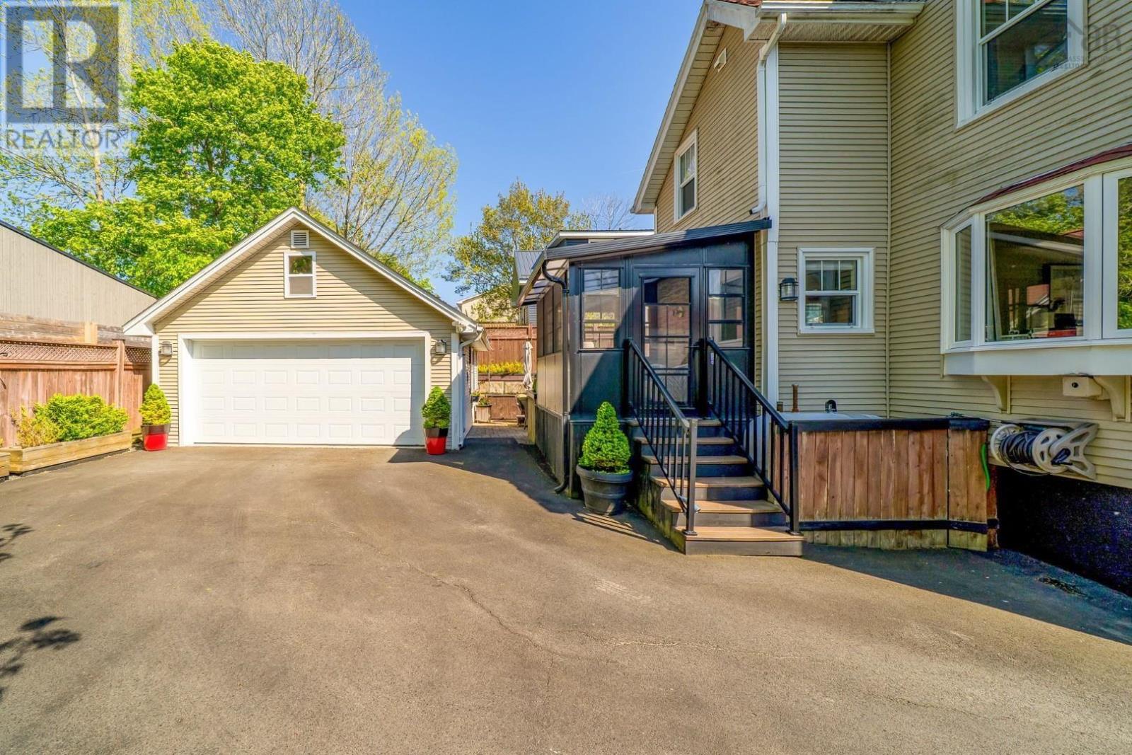 8 Eaton Avenue - 36