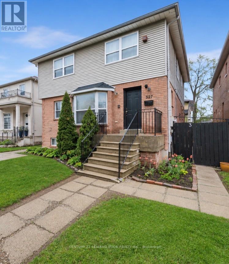 527 GLENGARRY AVENUE - 1