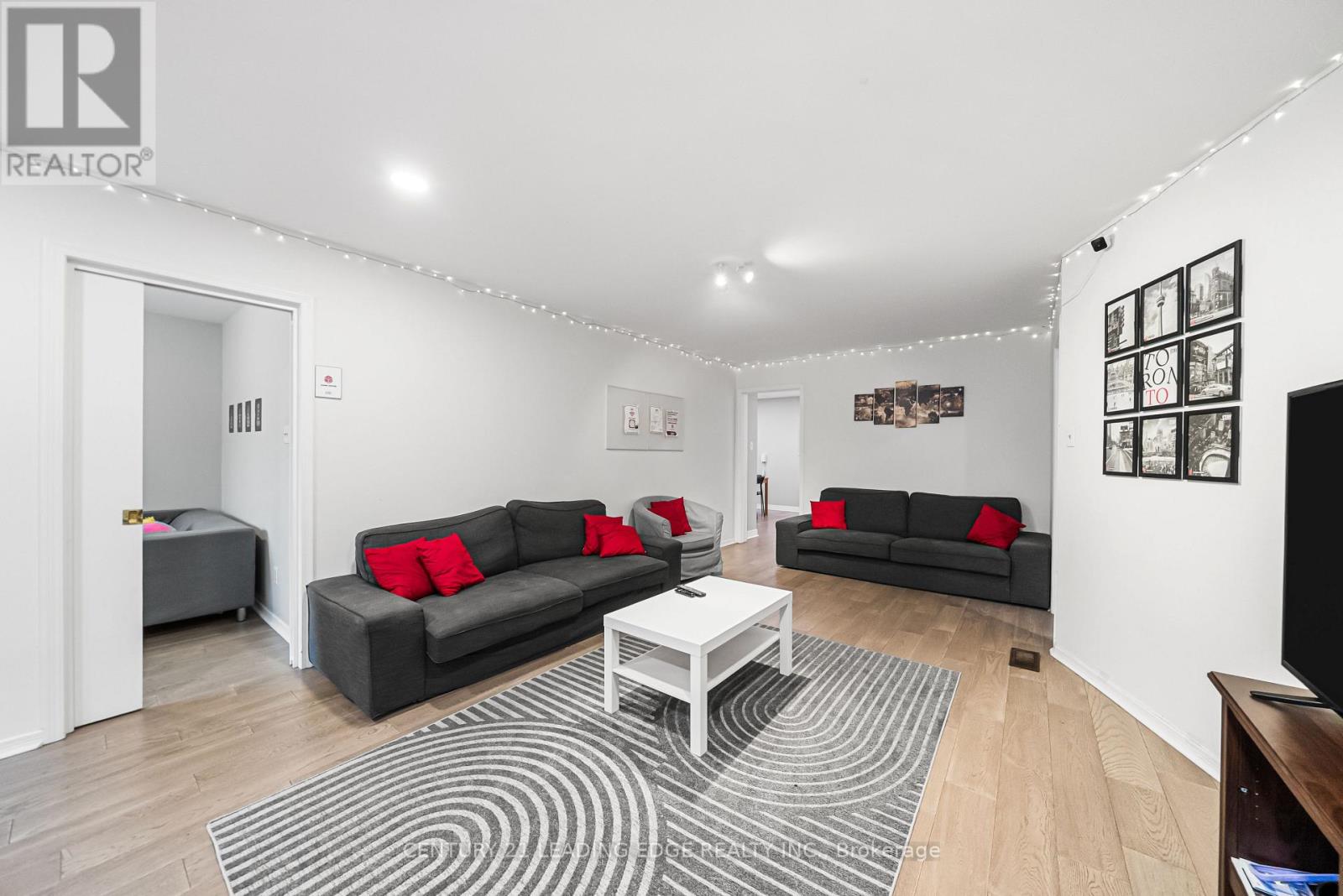 527 GLENGARRY AVENUE - 16