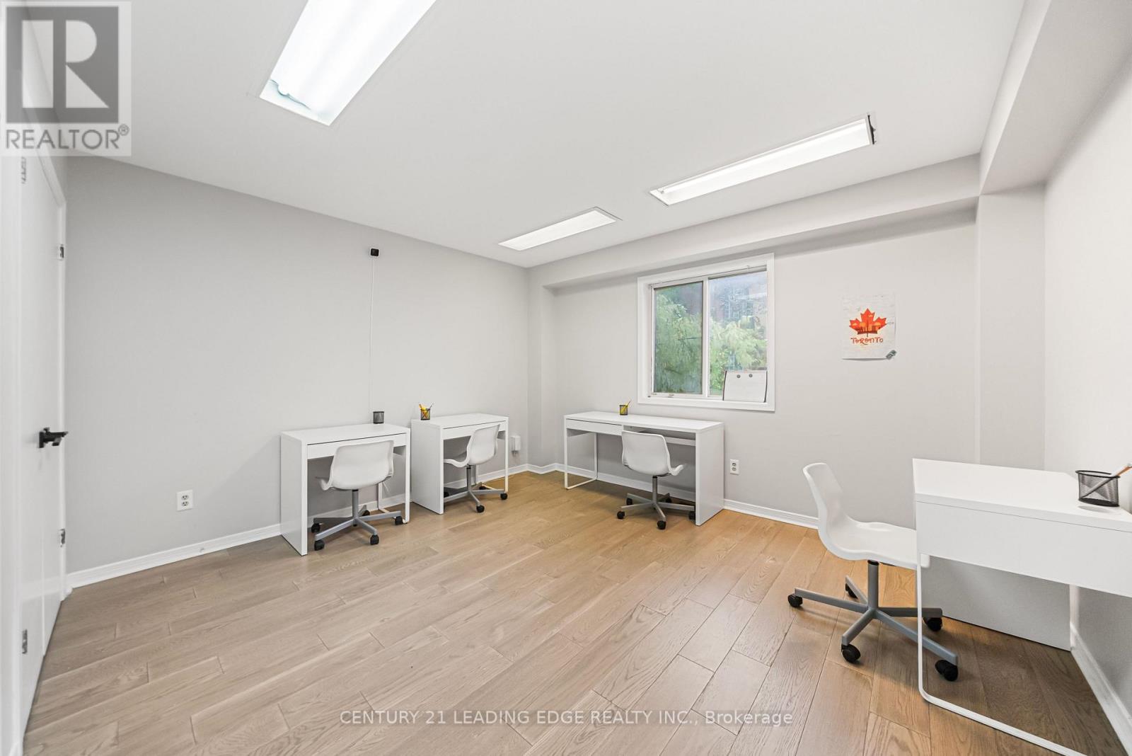 527 GLENGARRY AVENUE - 20