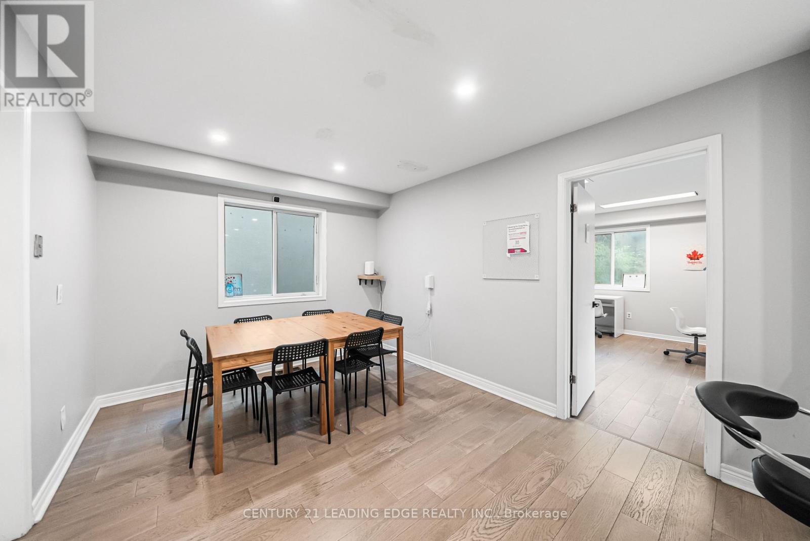 527 GLENGARRY AVENUE - 22