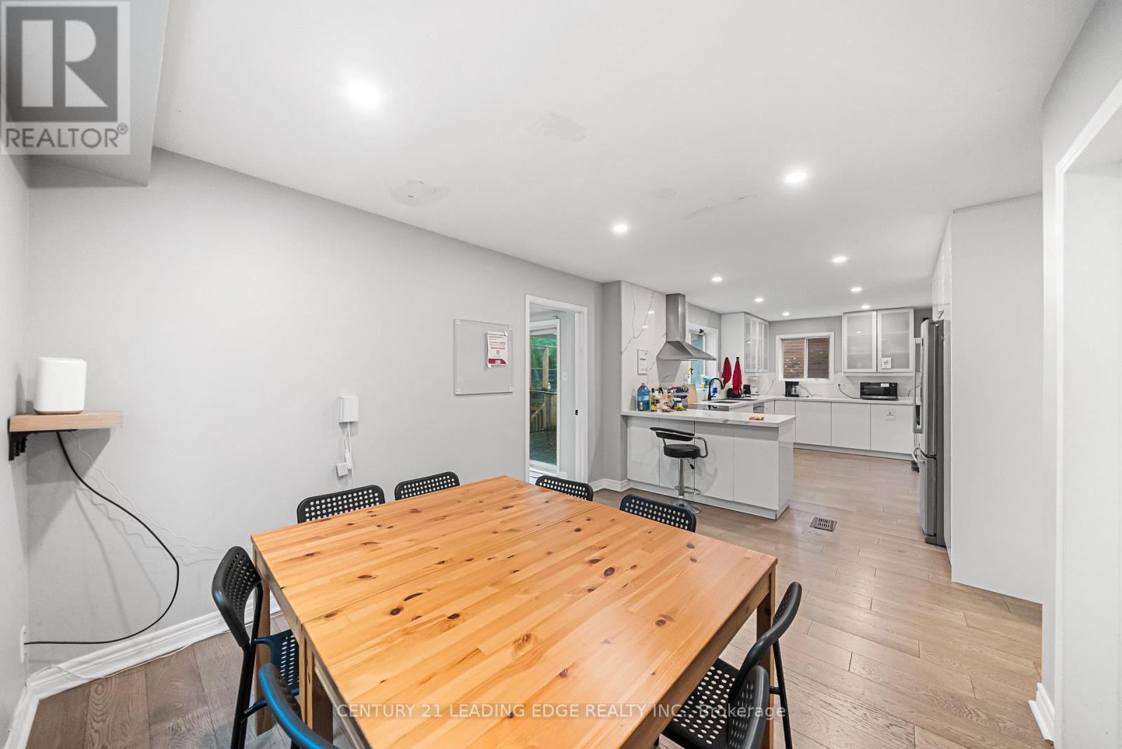 527 GLENGARRY AVENUE - 24