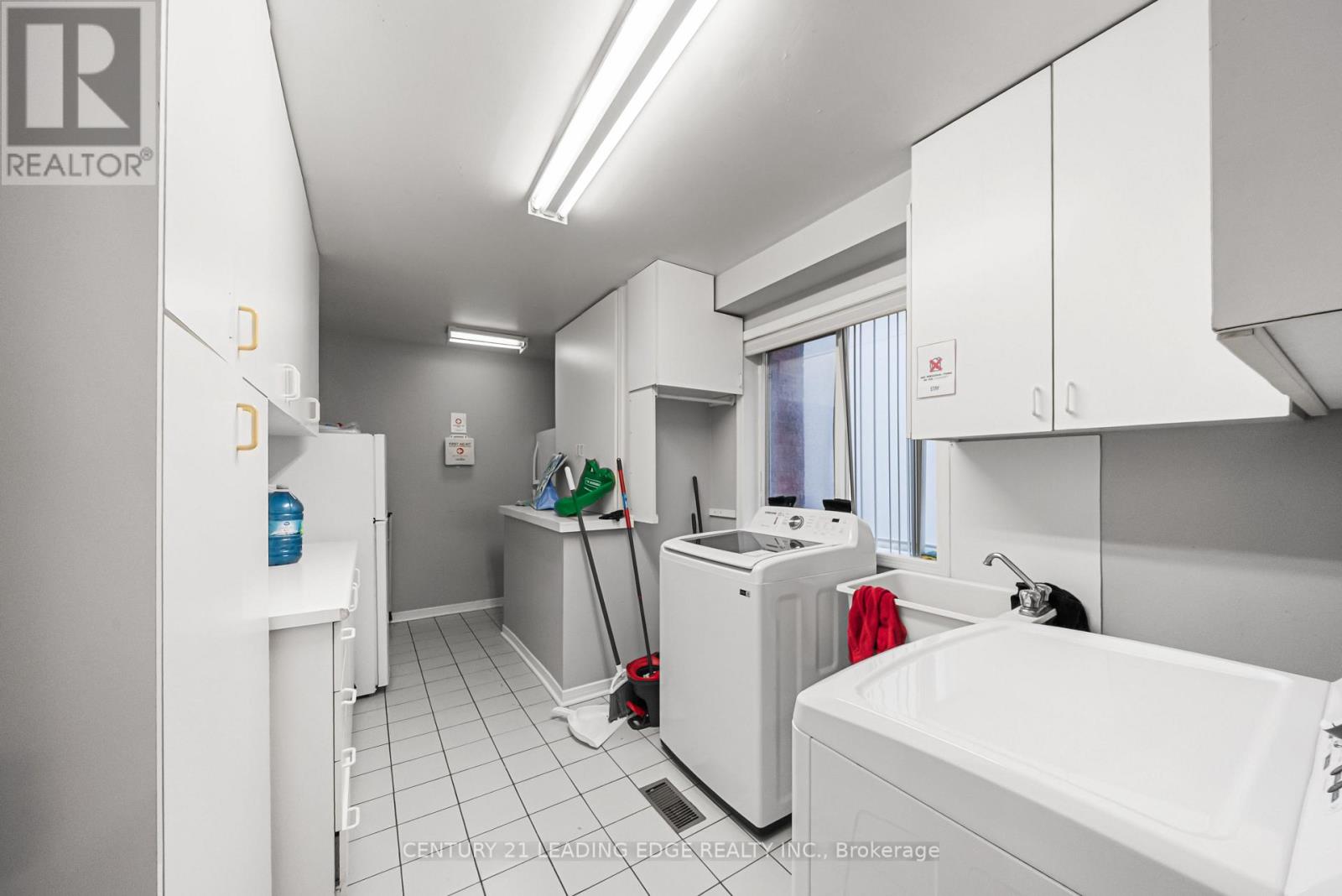 527 GLENGARRY AVENUE - 27