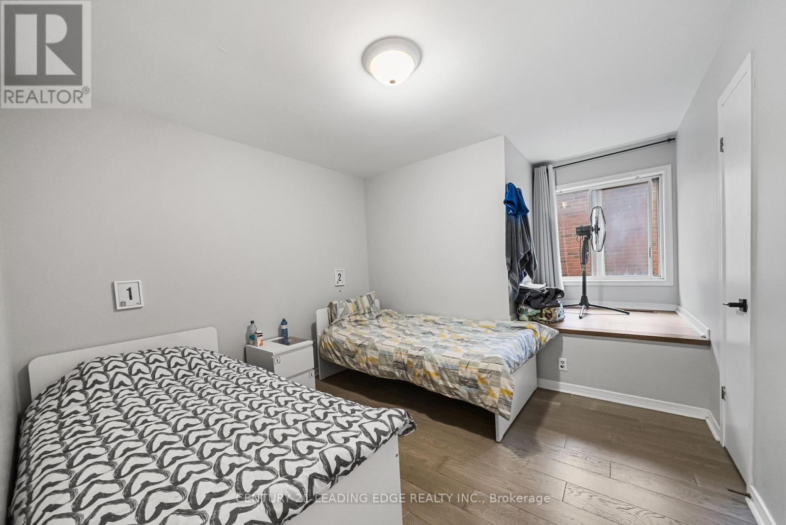 527 GLENGARRY AVENUE - 29