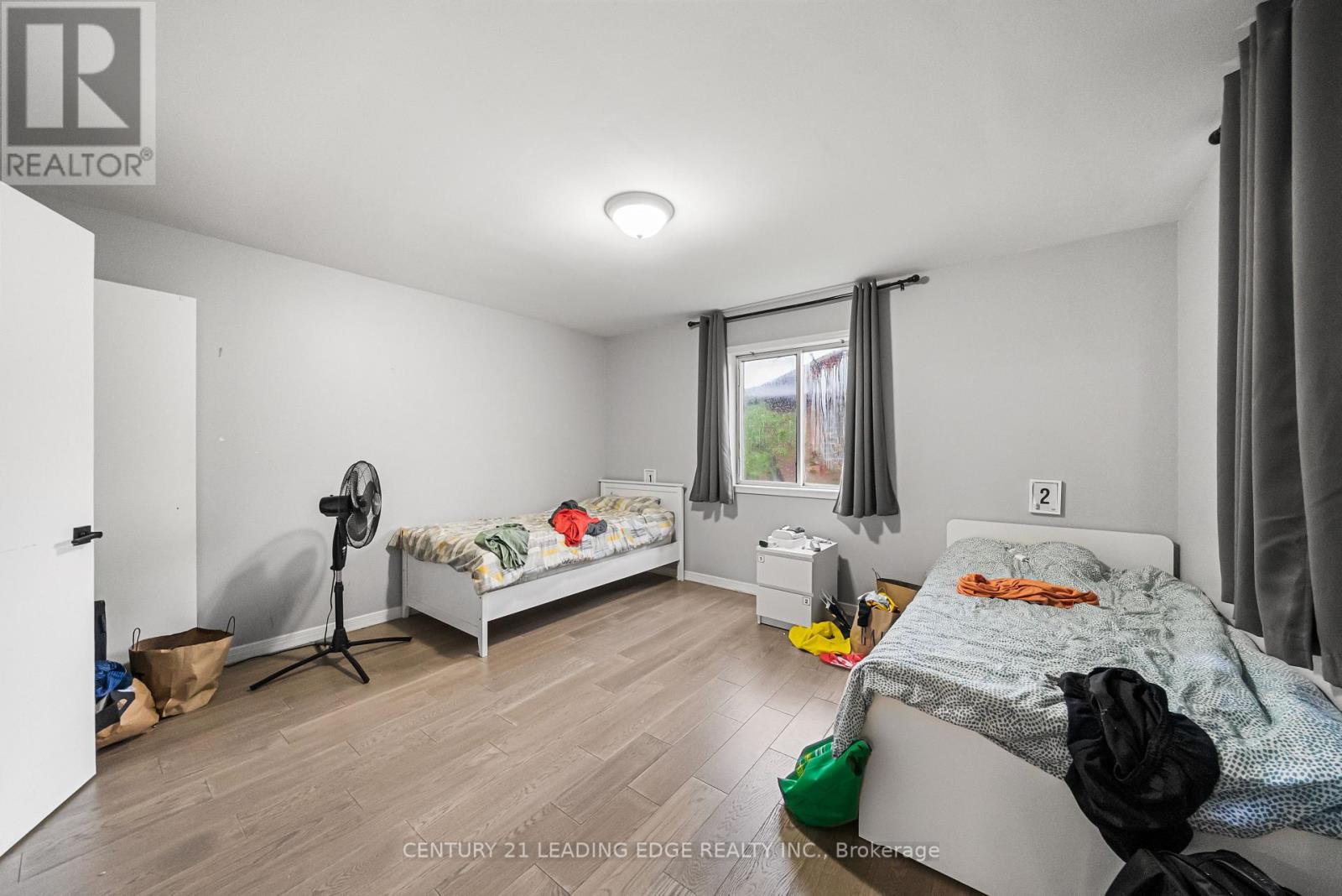 527 GLENGARRY AVENUE - 33
