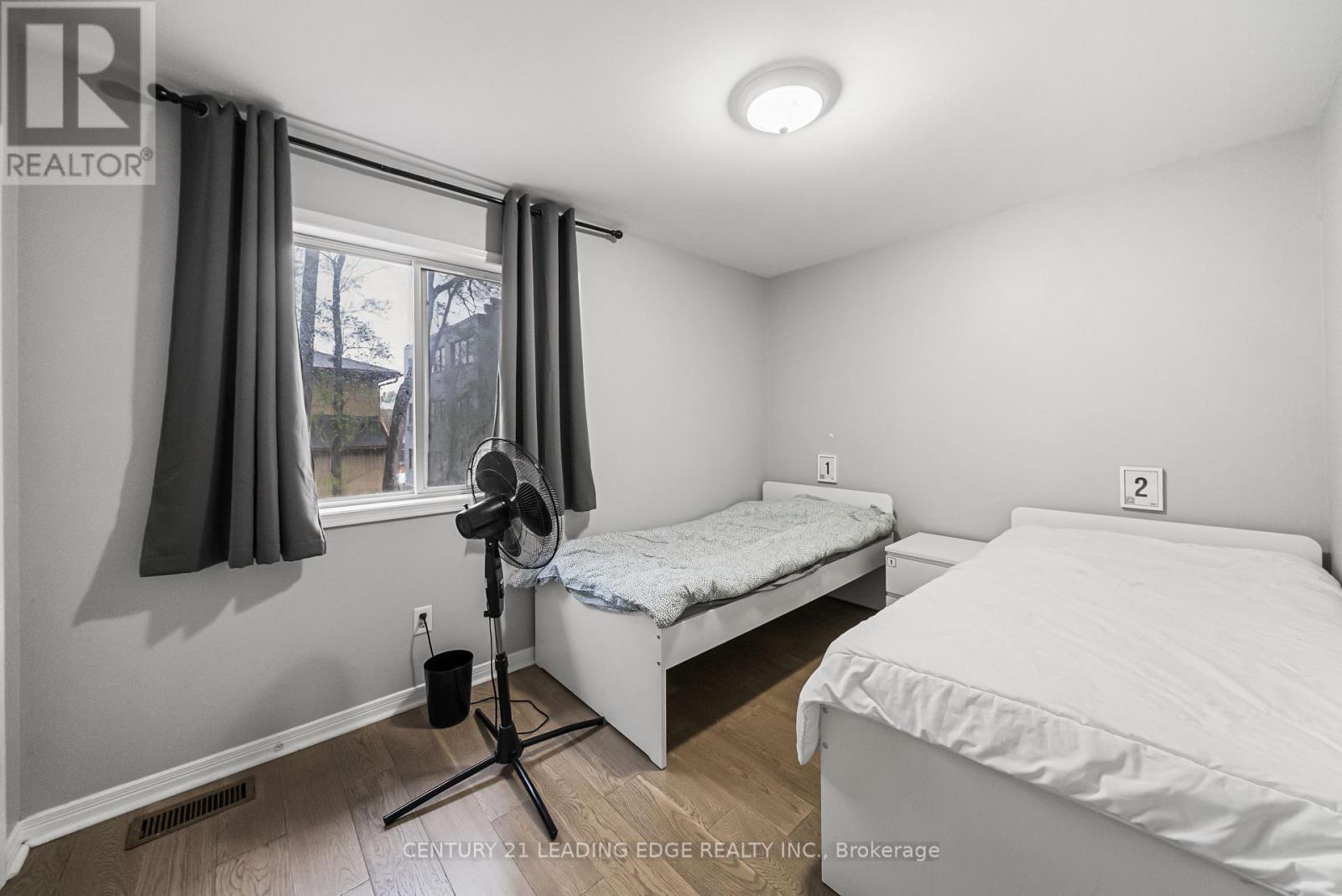 527 GLENGARRY AVENUE - 35