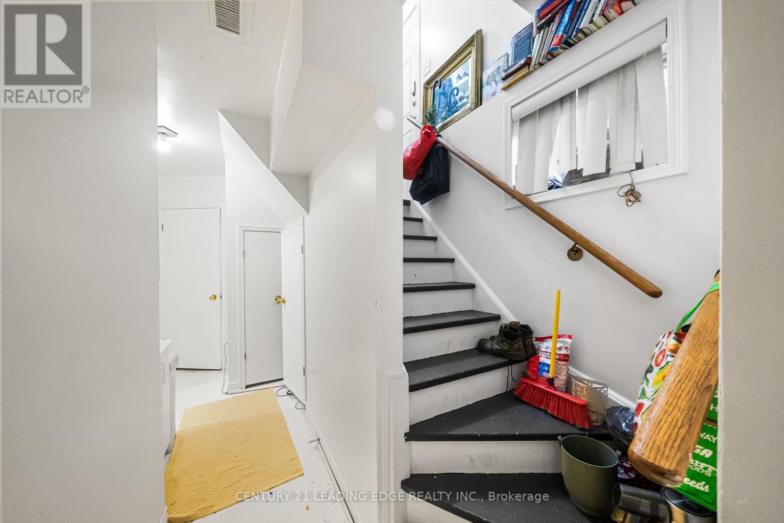 527 GLENGARRY AVENUE - 36