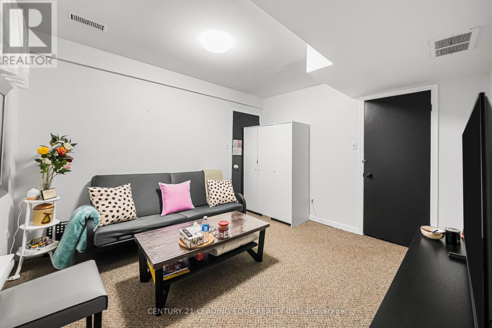 527 GLENGARRY AVENUE - 37