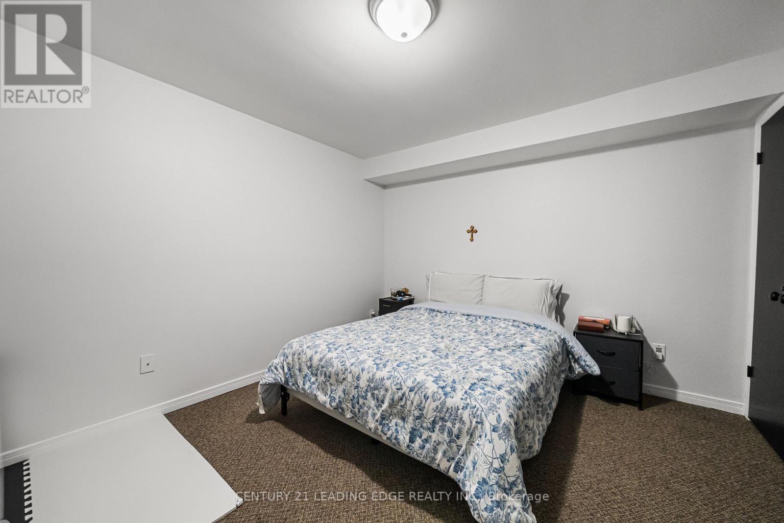 527 GLENGARRY AVENUE - 38