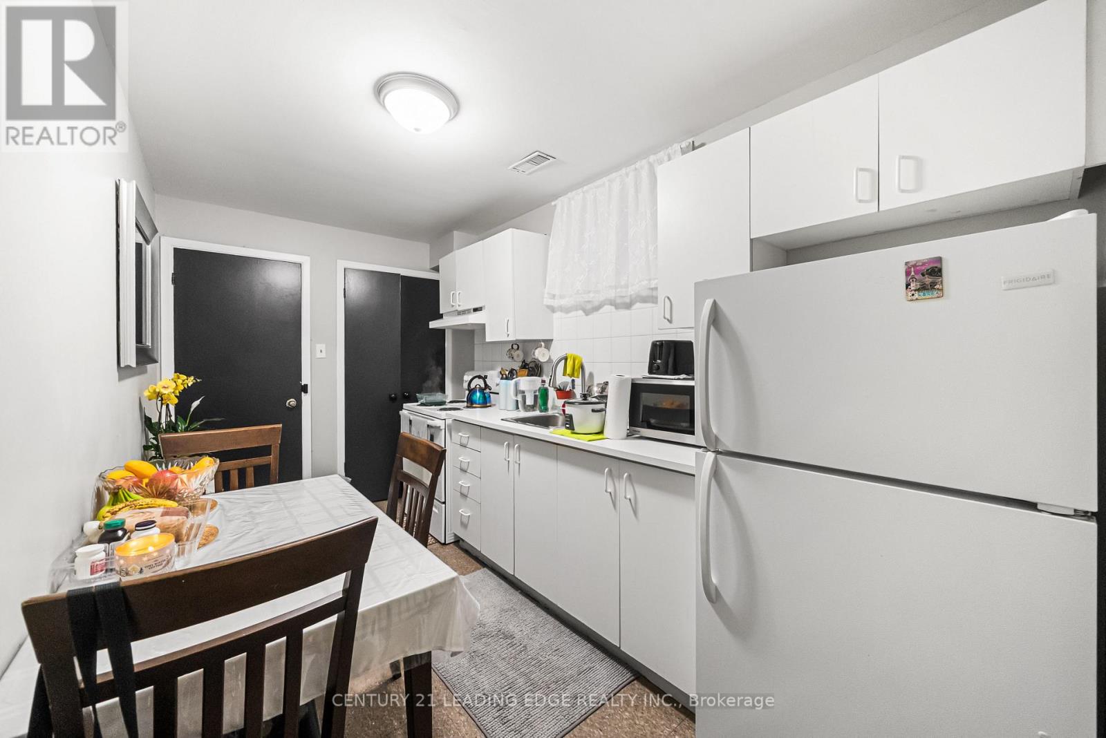 527 GLENGARRY AVENUE - 40
