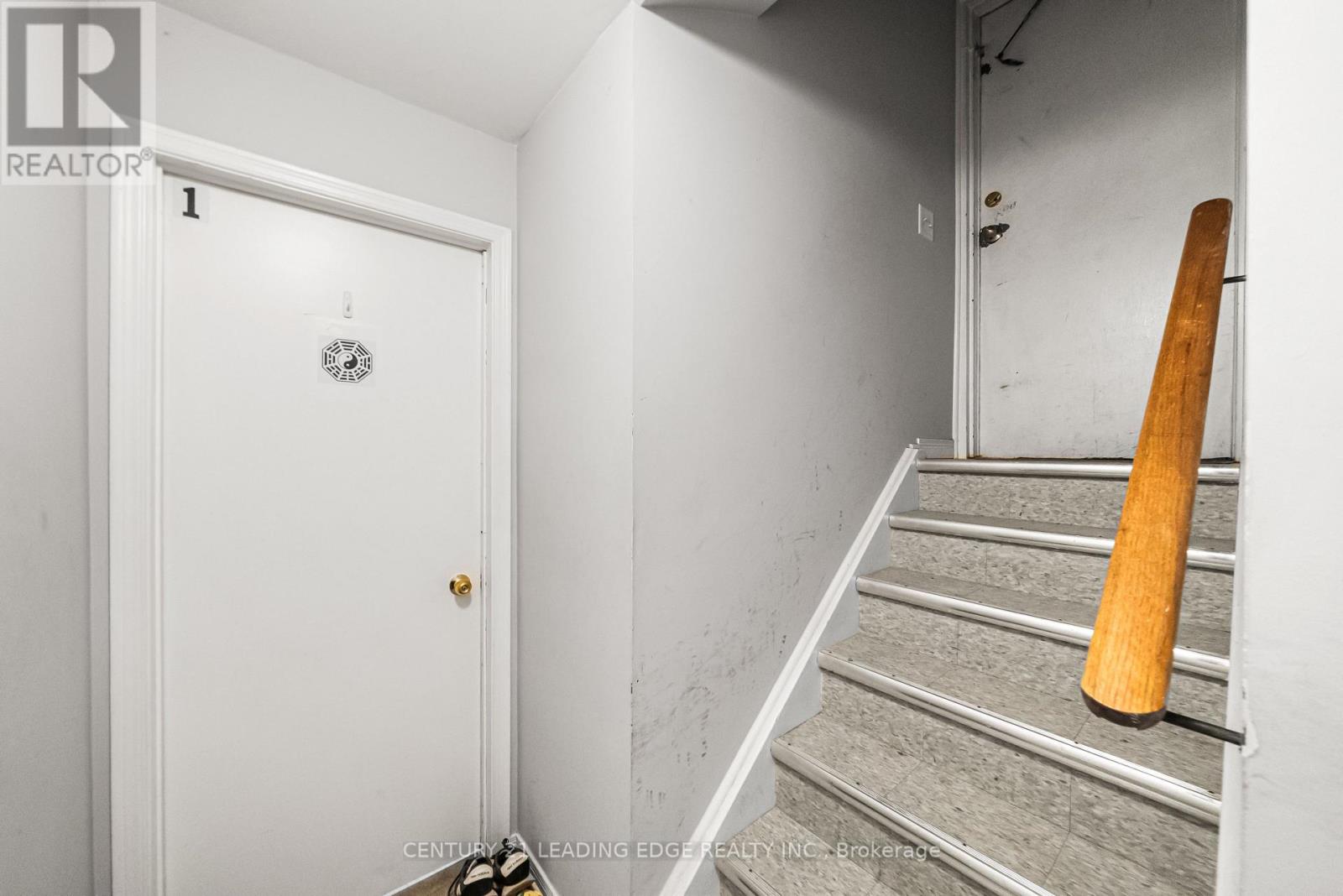 527 GLENGARRY AVENUE - 43