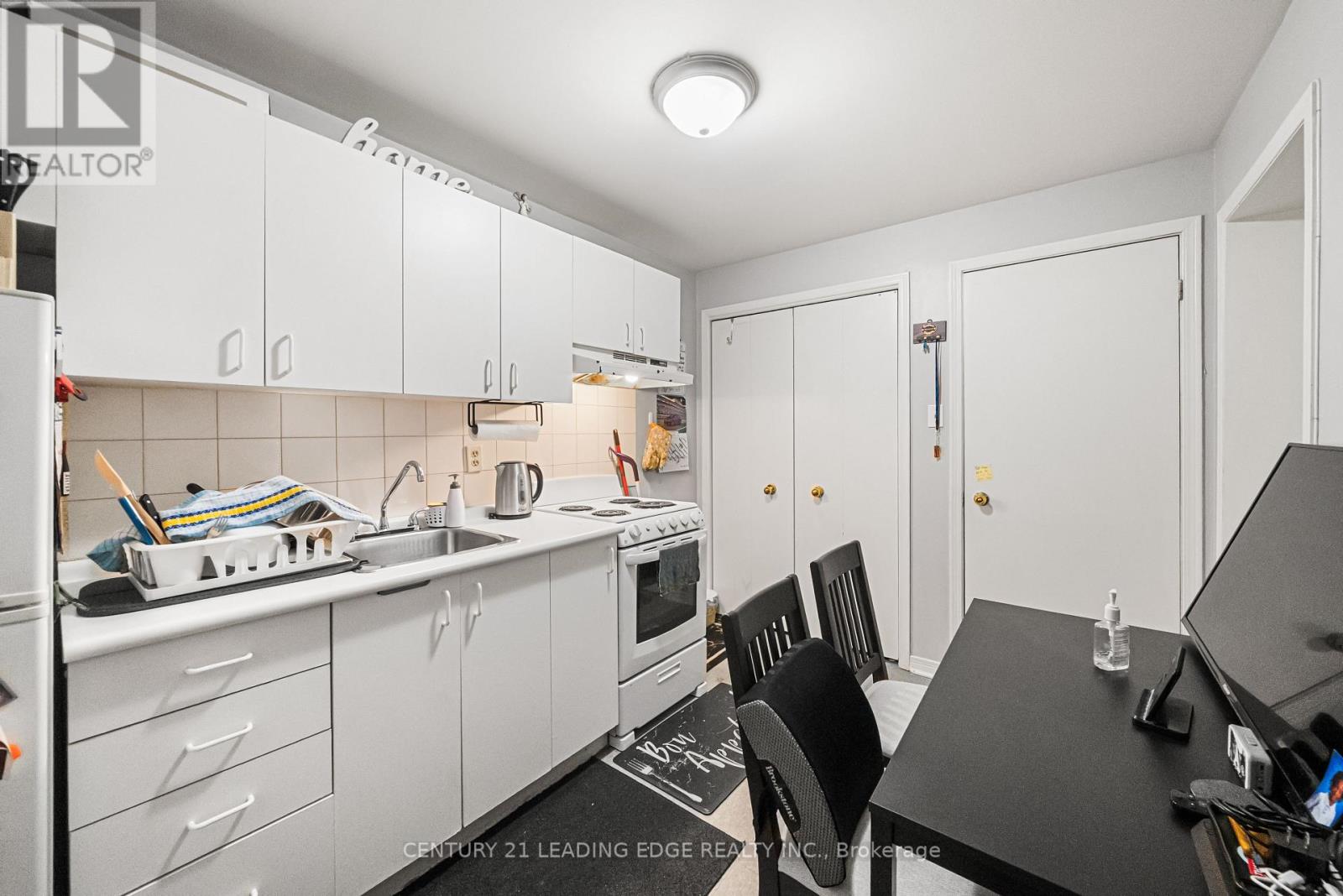 527 GLENGARRY AVENUE - 44
