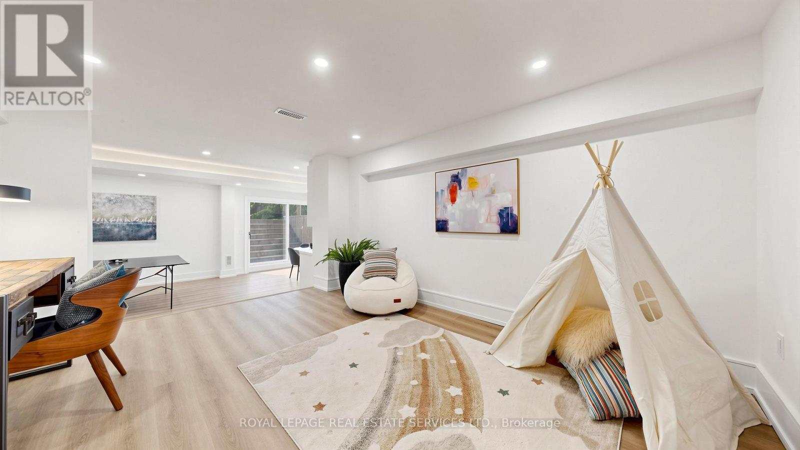 17 ROMNEY ROAD - 34