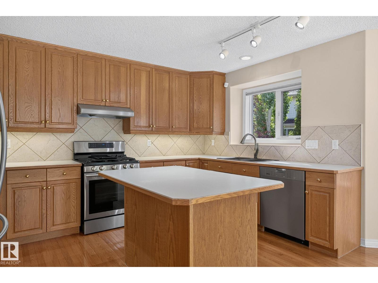 610 Hunters Close NW - 23