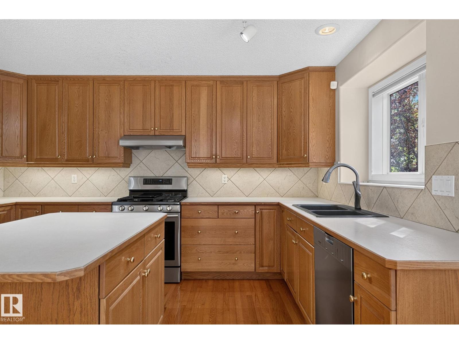610 Hunters Close NW - 24